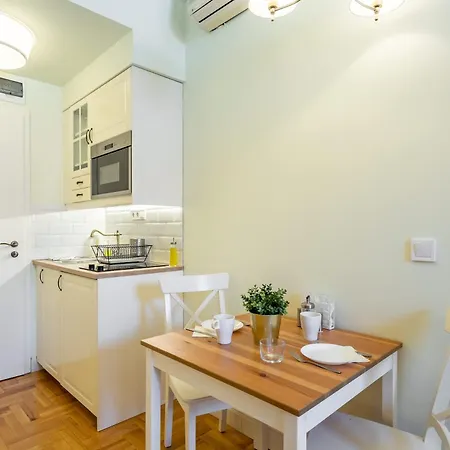 Elegant Haven - Contemporary Design And Heritage Vibes Apartment Budapest