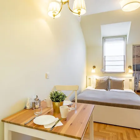 Apartment Elegant Haven - Contemporary Design And Heritage Vibes *