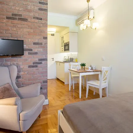 Elegant Haven - Contemporary Design And Heritage Vibes Apartment Budapest