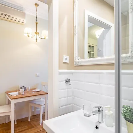 Elegant Haven - Contemporary Design And Heritage Vibes *