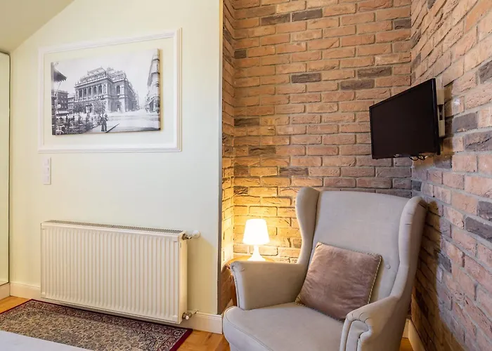 Elegant Haven - Contemporary Design And Heritage Vibes *