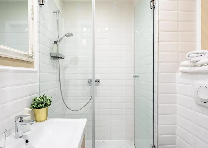 Lejlighed Elegant Haven - Contemporary Design And Heritage Vibes