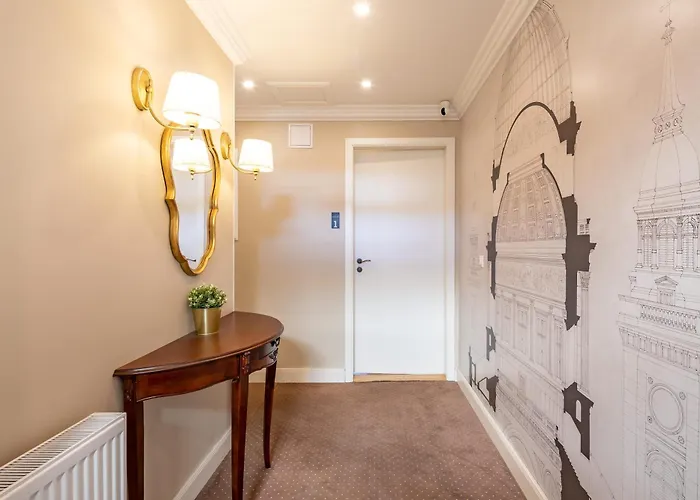 Elegant Haven - Contemporary Design And Heritage Vibes Budapest